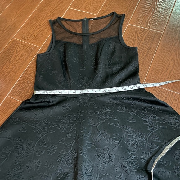 Target Sleeveless black floral embossed dress mesh bodice size medium fit flare - Picture 11 of 16